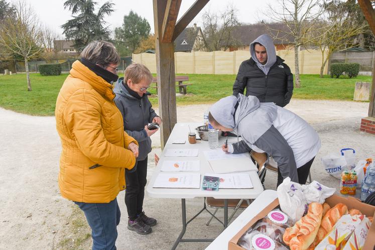 Samedi 4 mars, à Morancez. Quatre élèves du LEAP Franz-Stock ont organisé une randonnée pour collecter des dons pour l'association EndoFrance.