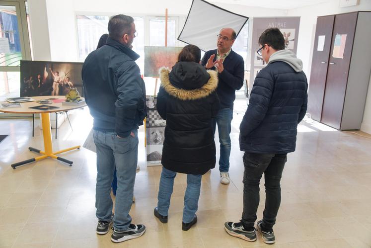 Samedi 18 mars, à Sours. En se rendant aux portes ouvertes de l'Eplefpa de La Saussaye, les familles ont pu découvrir l'option photo animée par Julien Clément.