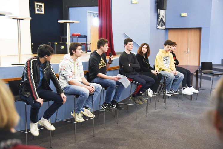 Jeudi 30 mars, à Sours. Des élèves de l'Eplefpa de La Saussaye se sont exprimés sur les trois thématiques de la consultation publique sur la future loi d'orientation et d'avenir agricoles.