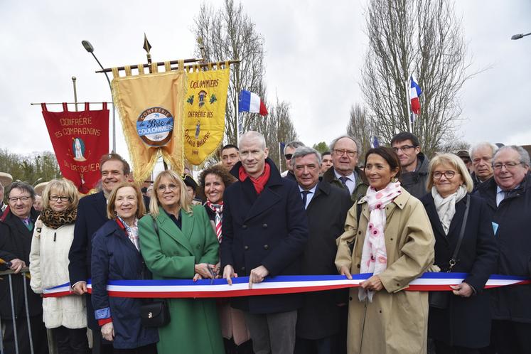 Coulommiers, vendredi 31 mars. Franck Riester, ministre et ancien député-maire, coupe le ruban inaugural de la Foire internationale aux fromages et aux vins.
