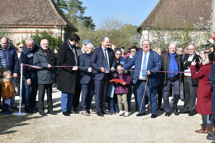 Samedi 8 avril, à Bellegarde. À 11 heures, les élus départementaux et régionaux, notamment le maire de la commune, Jean-Jacques Malet, ont inauguré la 32e édition de la Foire aux rosiers.