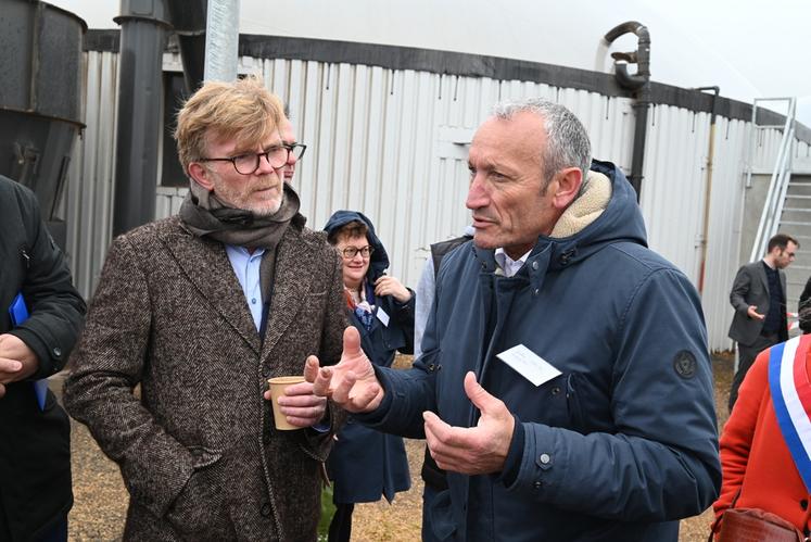 Jérôme Genty, président de BiogazMer et céréalier à Courbouzon a fait une visite guidée du méthaniseur à Marc Fesneau, ministre de l'Agriculture et de la Souveraineté alimentaire. 