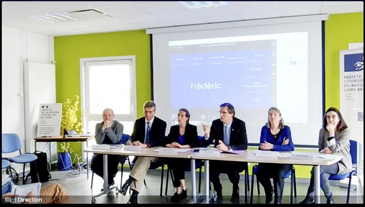 Le 20 avril, sur Internet. Flanqué des responsables régionaux de l'ARS, de la Draaf, de l'OFB, de l'Agence de l'eau Loire-Bretagne, Hervé Brulé (au c.) a brossé un tableau pessimiste du potentiel de ressource en eau pour les mois à venir.