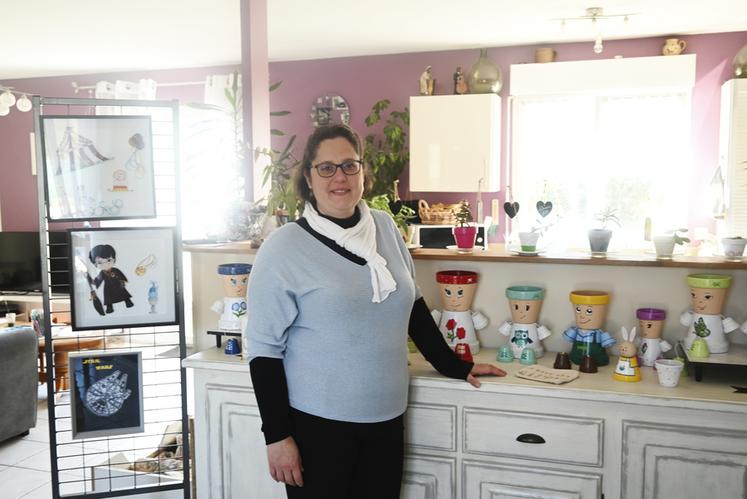 Adeline Lambert et ses petites décorations. 