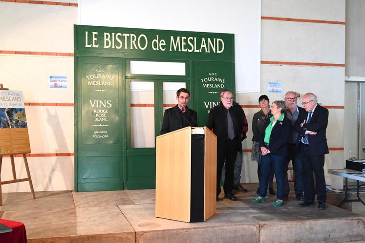 Selon Cédric Chollet (à g.), président du Syndicat des vins de Touraine-Mesland, le millésime 2022 est de très bonne qualité.