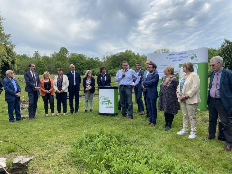 Jeudi 4 mai, à Vayres-sur-Essonne. La marque collective Cresson de Méréville a officiellement été lancée à la cressonnière Sainte-Anne.