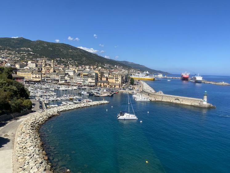 La section des anciens exploitants de la FDSEA 77 propose de partir à la découverte de la Corse. Les participants découvriront notamment le port de Bastia (notre photo).