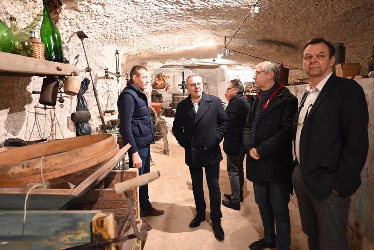 Florent Jumert a présenté son vignoble et a fait découvrir son musée de la vigne permettant d'en apprendre davantage sur les métiers de viticulteur.