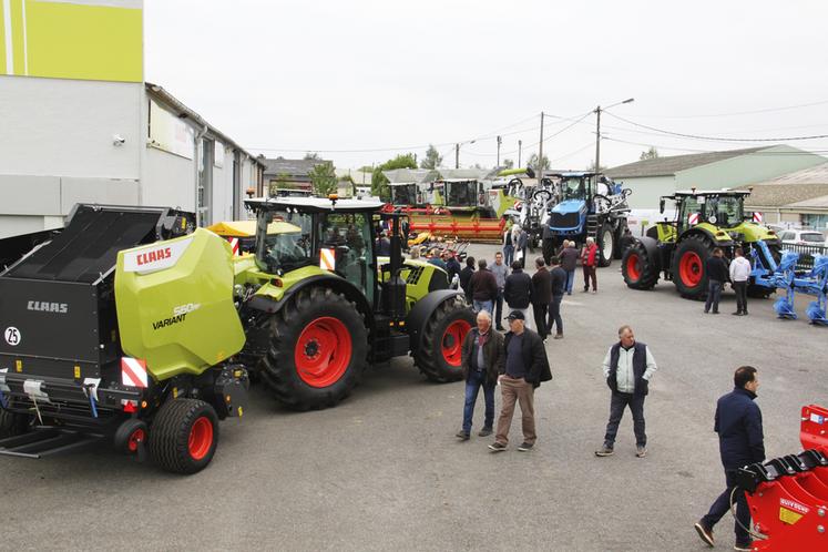 Le 12 mai, à Verneuil-sur-Avre (Eure). Les clients sont venus nombreux aux portes ouvertes de la nouvelle base Depussay qui a repris les Ets Le Clerc.