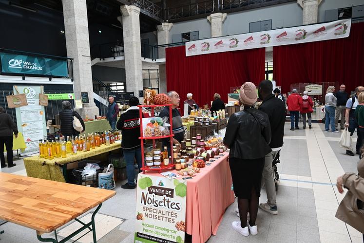 Les 20 et 21 mai, à Blois. Des producteurs étaient présents à la Halle aux Grains à l’occasion de Papilles en fête, organisé par Jeunes agriculteurs de Loir-et-Cher.