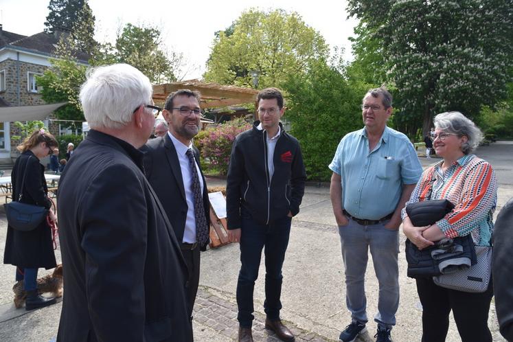 Samedi 13 mai, à Chailly-en-Brie. Le président et le directeur de l'établissement, Antoine Heusèle et Hubert Masson, ont guidé la délégation officielle.