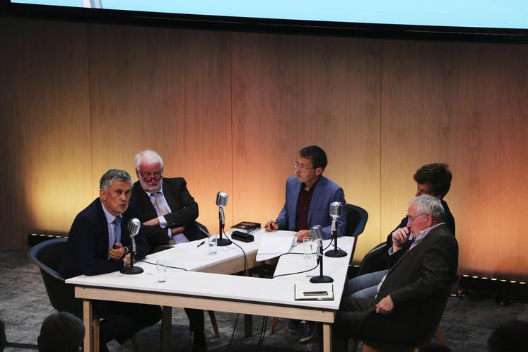 La dernière table ronde rassemblait Loïk Le Floch-Prigent, Bruno Baranne, Paul Edeline et Jean Daydé.