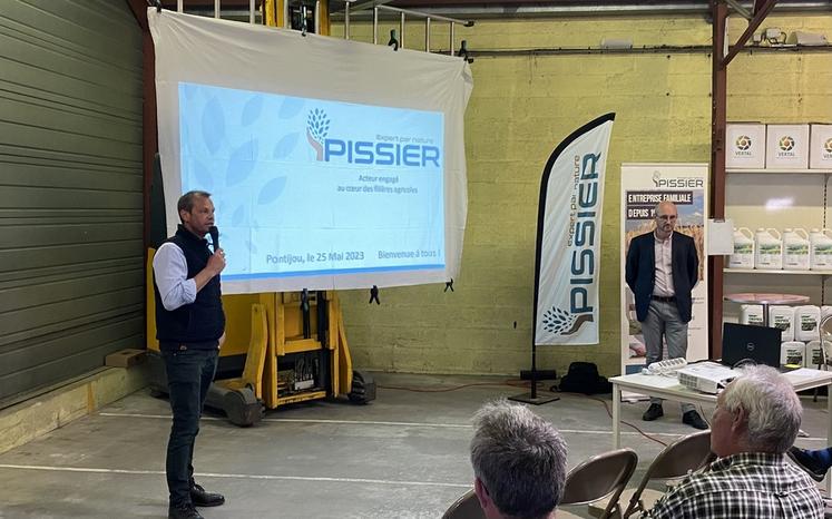 Jeudi 25 mai, à Pontijou (Maves). L'entreprise Pissier a invité ses clients pour le lancement de son nouveau site d'approvisionnement et a organisé pour l'occasion une réunion pré-moisson.