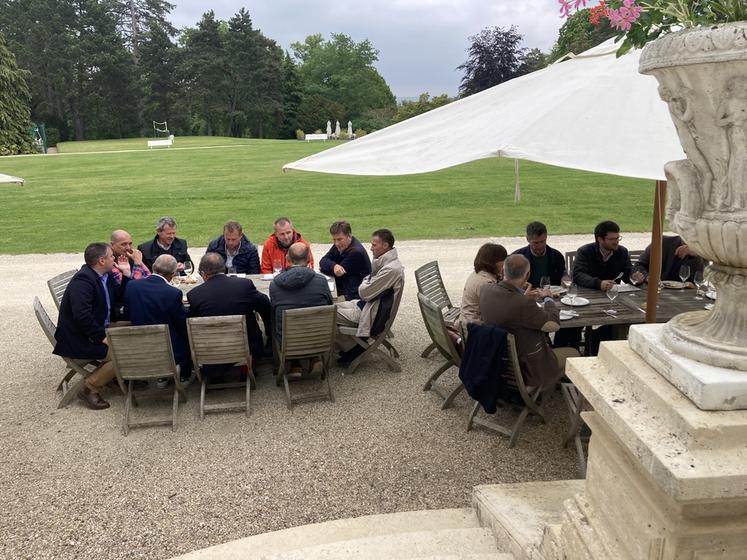 Au déjeuner et au dîner, les participants ont pu profiter de la terrasse.