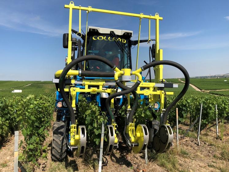 Certaines effeuilleuses pneumatiques permettent de choisir entre un effeuillage sur une hauteur de feuillage importante et un travail intensif sur une plus faible hauteur, en changeant l'orientation des têtes à double flux.