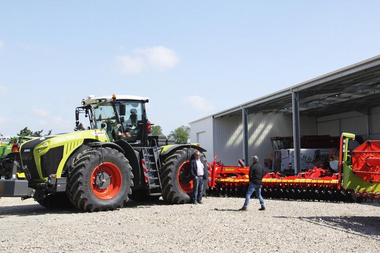 L’impressionnant Xerion, dont les roues dépassent la taille d'un homme, était exposé durant cette journée.