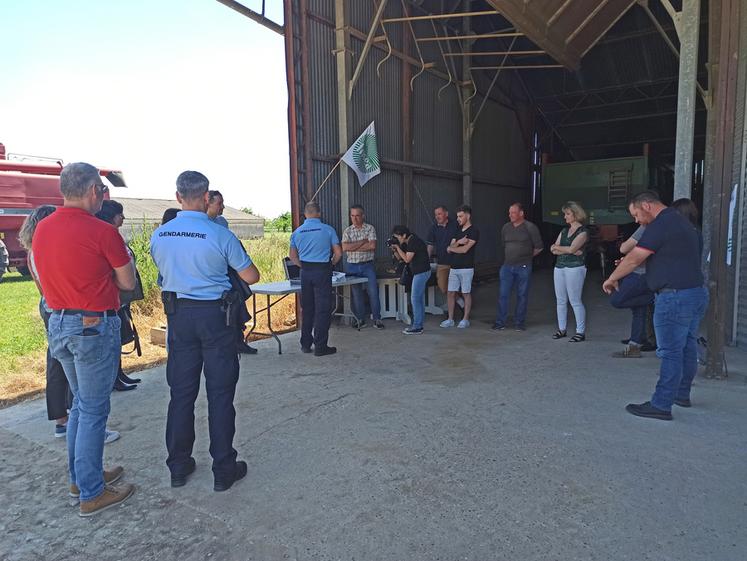 Le 31 mai, à Treilles-en-Gâtinais. La gendarmerie, à l'écoute des agriculteurs, souhaite renforcer les liens avec le monde agricole pour assurer plus de proximité.