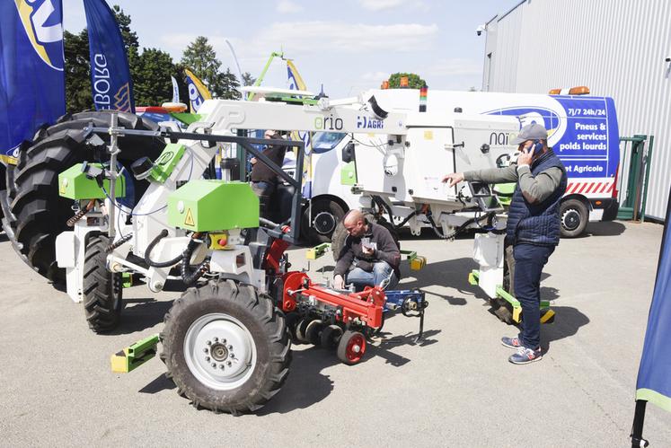 Mercredi 24 mai, à Sainville. Tout le machinisme agricole était présenté aux portes ouvertes de Ghestem agri, même le plus novateur comme le robot Orio de Naïo technologies.