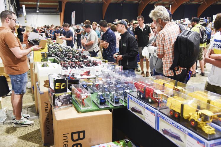 Dimanche 4 juin, à Chartres. Les visiteurs se sont pressés en nombre dès le matin pour la 30e édition du Salon européen de la miniature agricole.