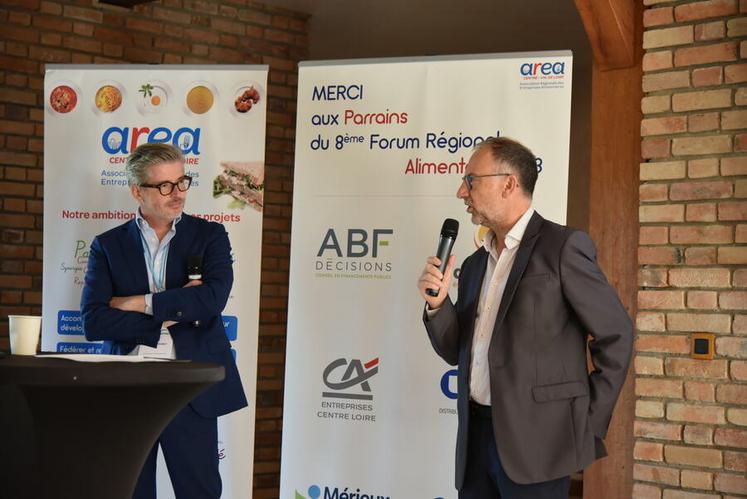 Jeudi 8 juin, à Ménestreau-en-Villette. Paul-Olivier Claudepierre et Thierry Dubois ont énuméré les sujets phares du Forum régional de l'alimentaire : eau, énergie, recrutement et tension sur les approvisionnements.