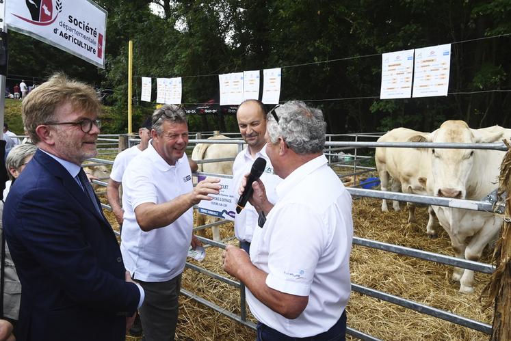 Les éleveurs et l'élevage étaient au cœur du comice de Thoré. Le ministre a échangé avec eux sur les nombreux problèmes que rencontre la filière bovine. 