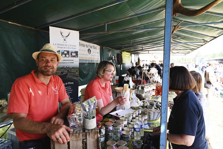 La Ferme de l'Étang ainsi que de nombreux autres producteurs du réseau Bienvenue à la ferme ont échangé avec les visiteurs et proposé leurs produits locaux. 