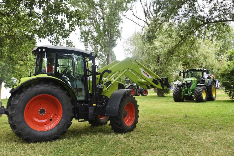 Les tours de tracteurs ont été largement plébiscités par les familles tout le week-end.