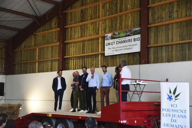 Leudon-en-Brie, mardi 6 juin. Des entreprises comme Auchan, Jules, Collectif Tricolor ont présenté les nouveaux produits lin et chanvre qu'ils proposent.