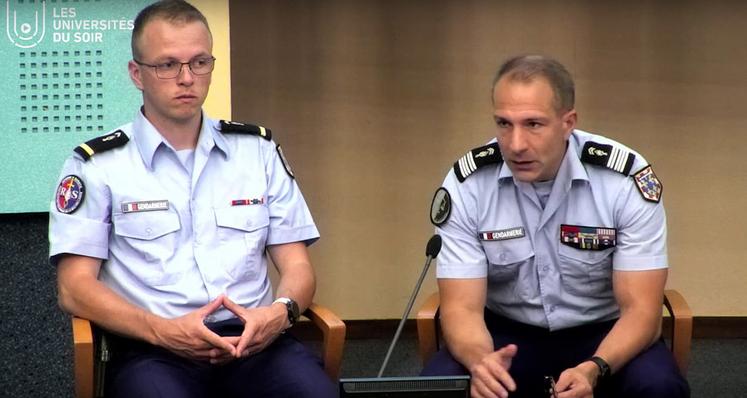 L'adjudant Kevin Monnier (à g.) et le colonel Stéphane Tourtin sont intervenus lors des dernières Universités du soir.