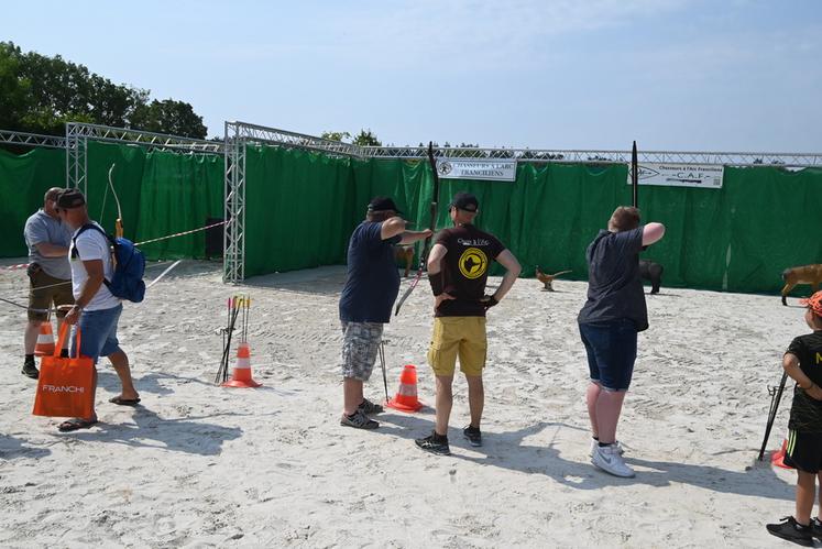 Au-delà du ball-trap, petits et grands pouvaient participer à des séances de tir à l'arc.