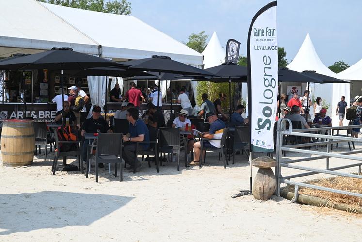 Durant trois jours, le soleil et la chaleur étaient au rendez-vous et les visiteurs ont apprécié les coins d'ombre pour faire une pause et se rafraîchir avec des boissons artisanales de Sologne. 