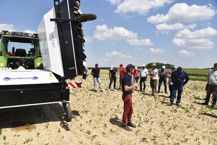 Démonstration au champ le 8 juin à Gastins (Seine-et-Marne).