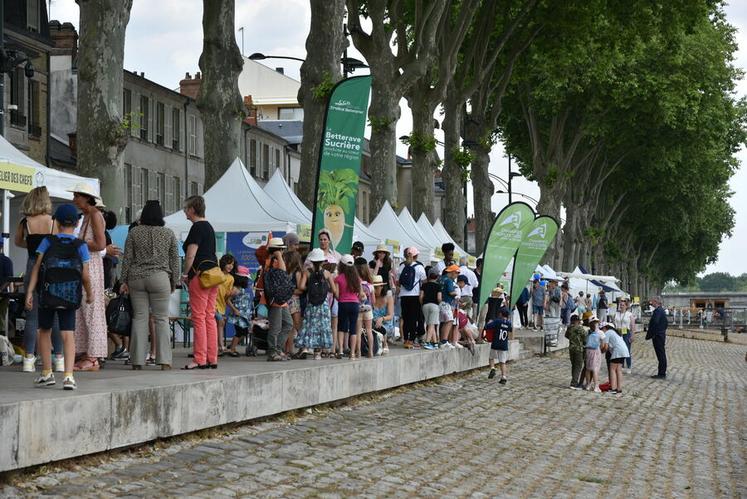 Vendredi 16 juin, quai du Châtelet à Orléans. Près de 1 200 élèves se sont rendus aux JNA pour découvrir les métiers de l'agriculture.