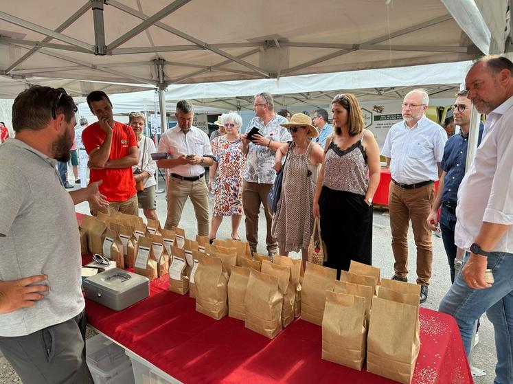 Marc Gaudet, président du conseil départemental, et Vanessa Baudat-Slimani, maire de Saint-Jean-de-Braye, accompagnés de nombreux élus, ont inauguré l'événement. 