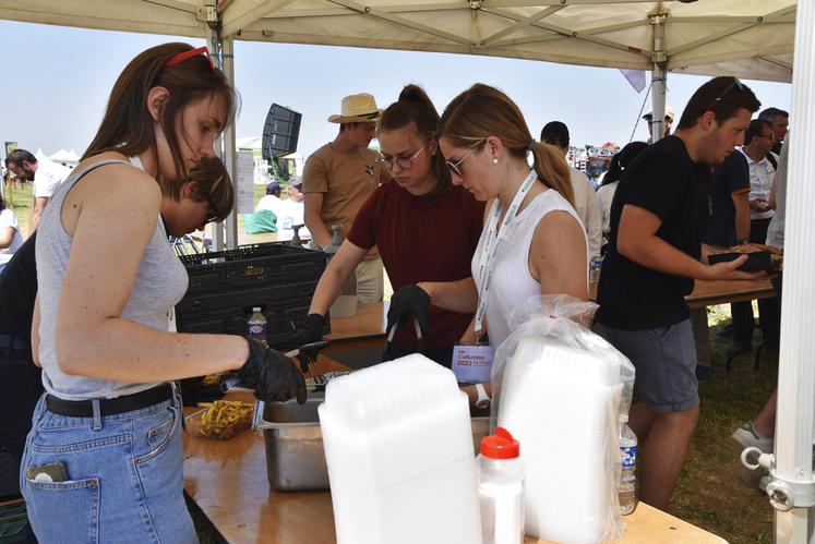 Les Jeunes agriculteurs d'Île-de-France ouest ont assuré le pôle restauration durant ces deux journées avec un menu élaboré à base de produits locaux.