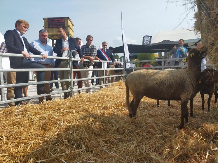 Marc Fesneau, ministre de l'Agriculture, a pris le temps de visiter le village Sologne et d'aller à la rencontre des producteurs.