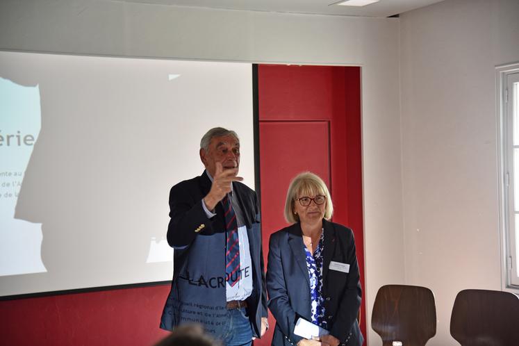 Mardi 30 mai, à Fleury-en-Bière (Seine-et-Marne). Jean-Jacques Boussaingault et Valérie Lacroute ont ouvert cette journée anniversaire du programme Leader.