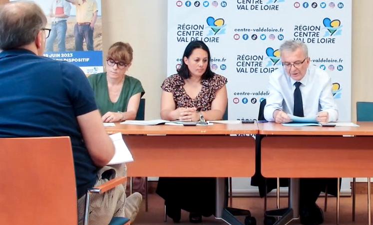 Lundi 19 juin, à Orléans (Loiret). Le président de la Région, François Bonneau, et la vice-présidente en charge de l'agriculture, Temanuata Girard, ont annoncé les grandes lignes de la politique régionale en faveur de l'installation.