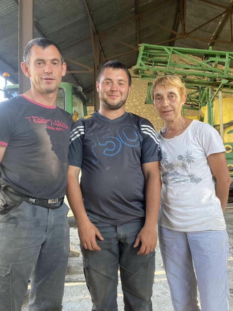 À Égry, Dorian, Romuald et Céline Luche explorent la production du bambou.