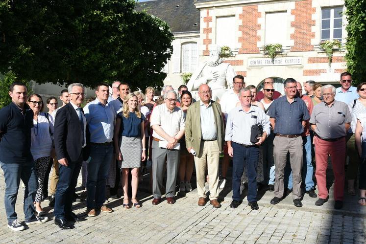 Vendredi 23 juin, à Sully-sur-Loire. De nombreux élus ont fait le déplacement pour afficher leur soutien à la Fête de la Sange.