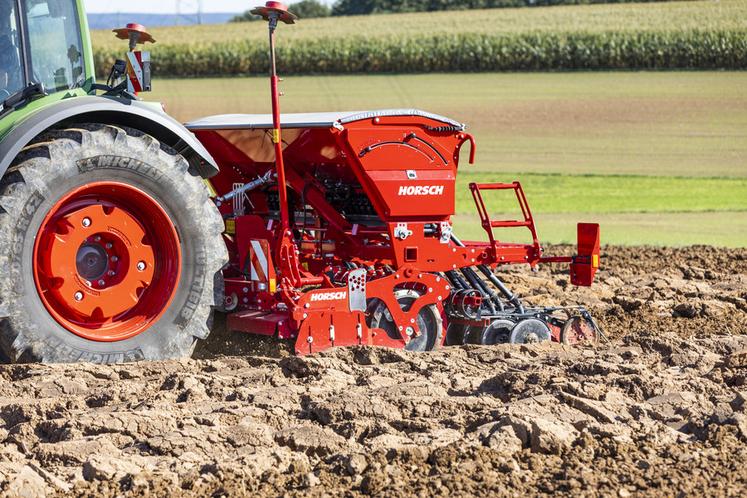 Des traceurs latéraux équipent le Versa 3 KR de Horsch.