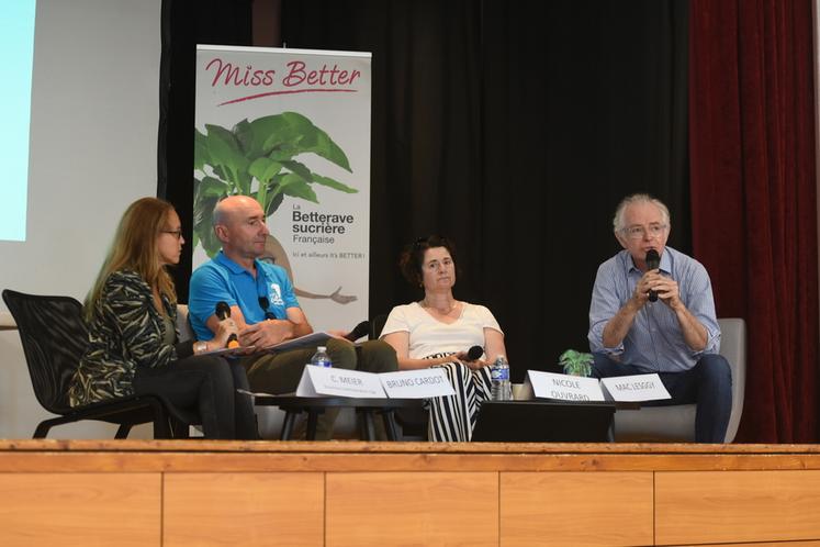 De g. à d. : Carine Meier, Bruno Cardot, Nicole Ouvrard et Mac Lesggy. 