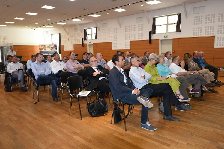 Le 14 juin, à Pussay (Essonne). La salle était bien garnie pour assister à l'assemblée générale de la CGB Île-de-France, sous la présidence de Jean-Philippe Garnot. 