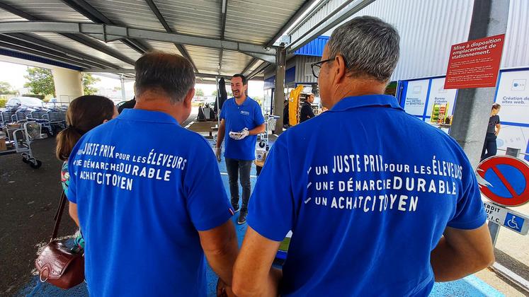 Échange avec des restaurateurs lors de la journée Origine France chez Métro Chartres le 26 juin.