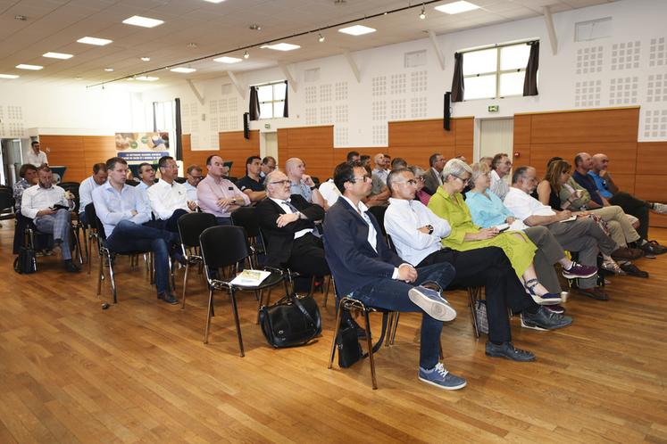 Le 14 juin, à Pussay (Essonne). La salle était bien garnie pour assister à l'assemblée générale de la CGB Île-de-France, sous la présidence de Jean-Philippe Garnot. 