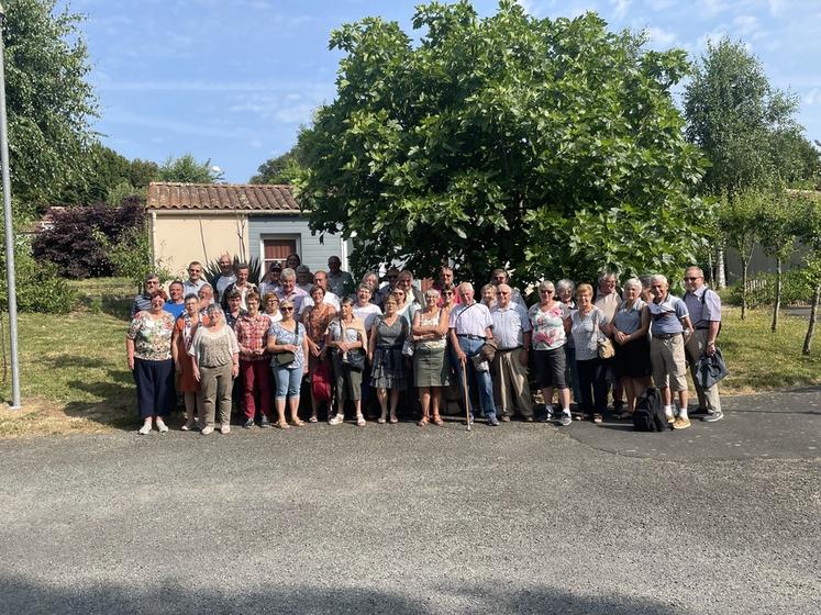 Le groupe au cœur du Marais poitevin.