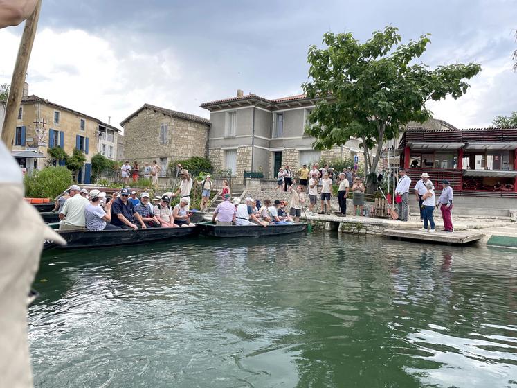 Départ pour la navigation dans les marais.