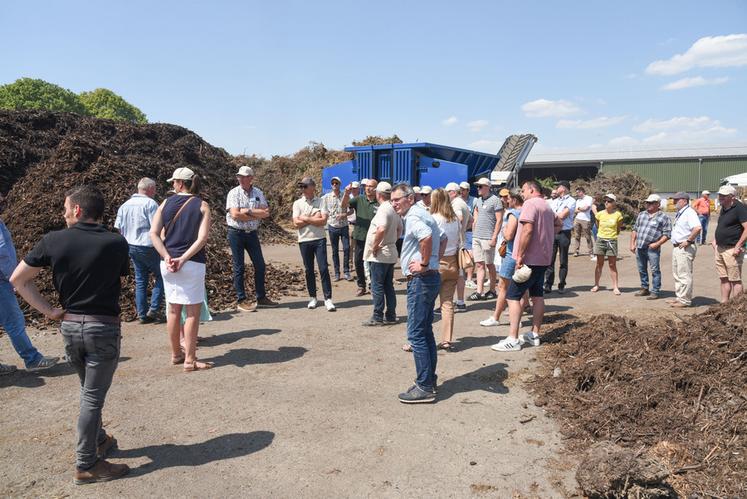 Jeudi 15 juin, à Villeau. La réunion de l'association des Agriculteurs composteurs de France a été l'occasion de visiter la plateforme de compostage de Pierre Lhopiteau, Organo Beauce.