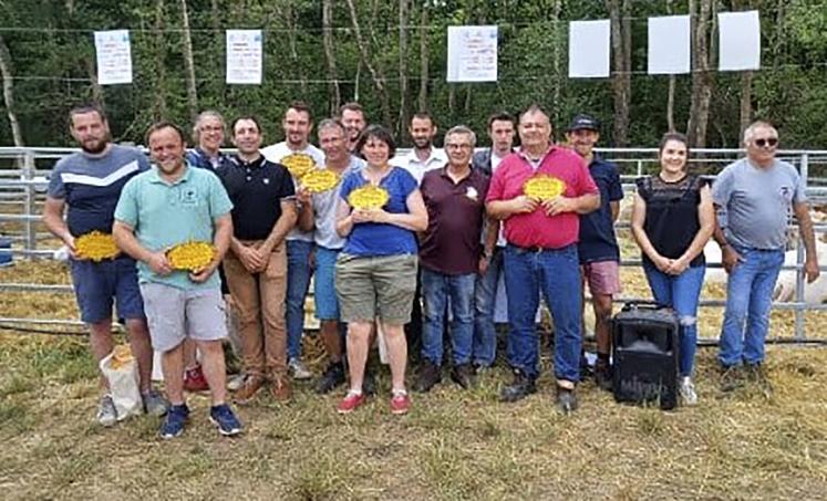 Dimanche 11 juin, à Thoré-la-Rochette. Les lauréats du concours des vaches allaitantes du comice du Vendômois.