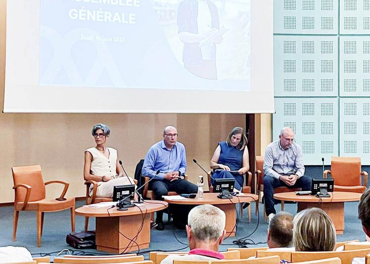 Le 15 juin, à Chartres. Bertrand Le Bris (2e à g.) a présidé l'assemblée générale d'AS 28, qui a décidé de ne pas augmenter ses tarifs.